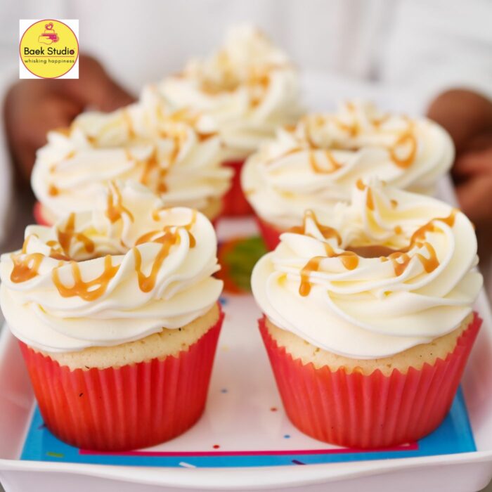 Vanilla Cupcake with salted caramel set of 2